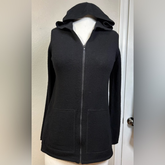The Cashmere Project Elegant Black Zip-Up Cashmere Jacket with Pockets & Hood. - Picture 1 of 13